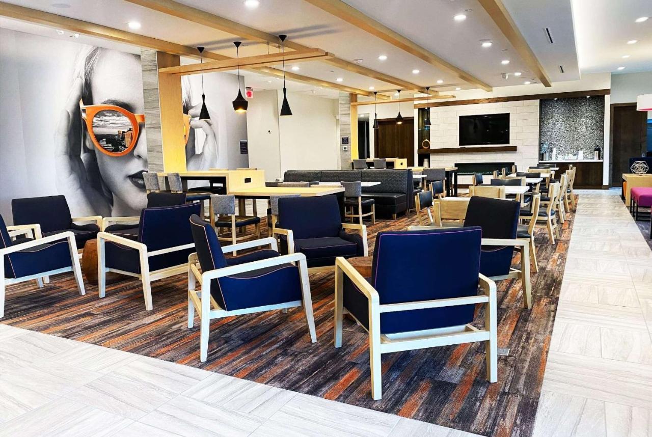 La Quinta Inn&Suites by Wyndham Pflugerville Extérieur photo